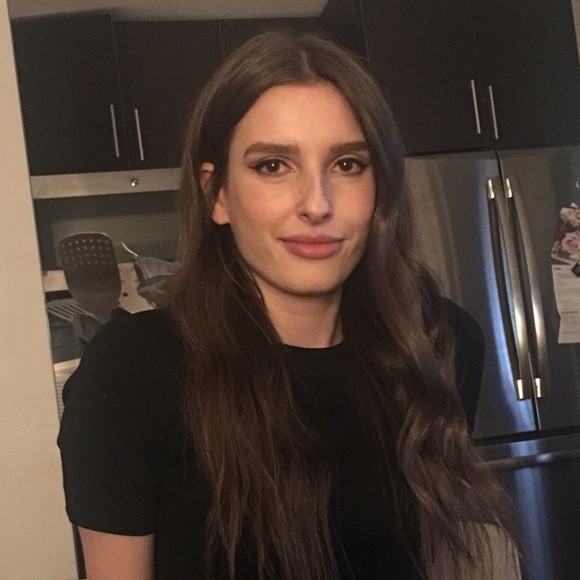 Meet your Posher, Nicole - Picture 1 of 1